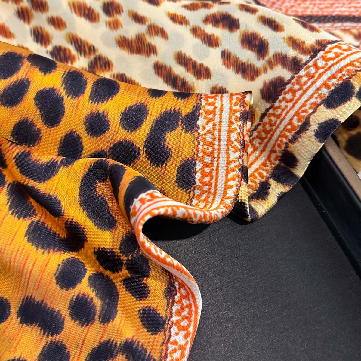Leopard Print 65cm Silk Scarf  - đánh giá và giá Women'S Fashion Poncho
